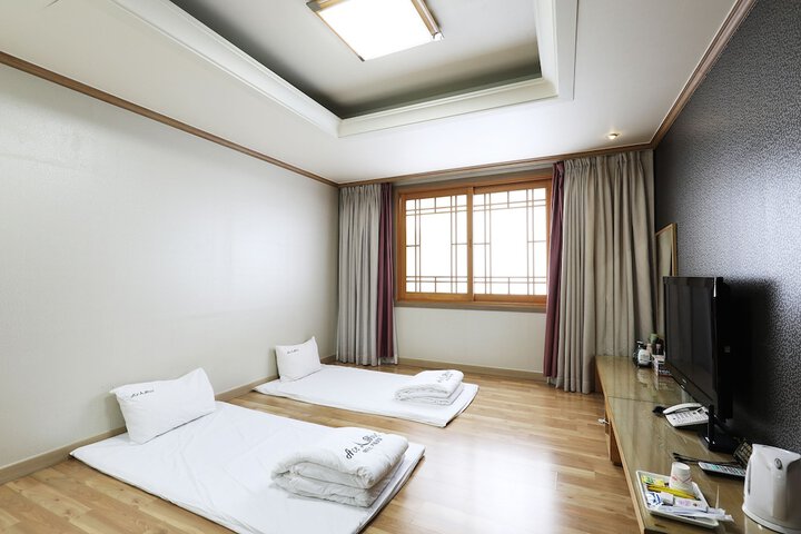 Room 10 of 25