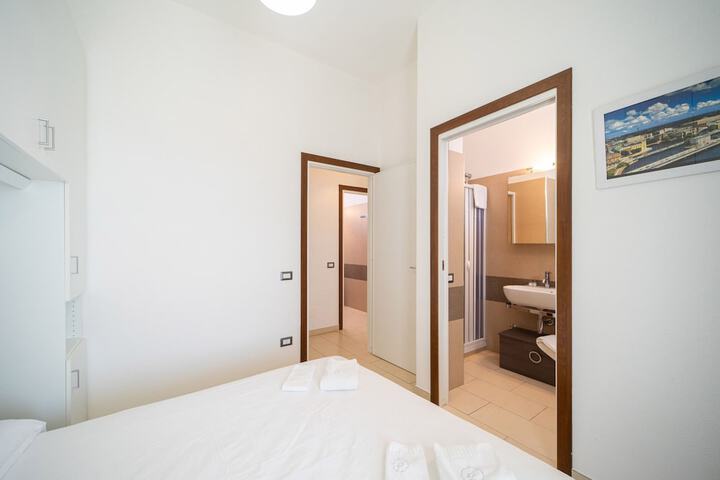 Room 2 of 5