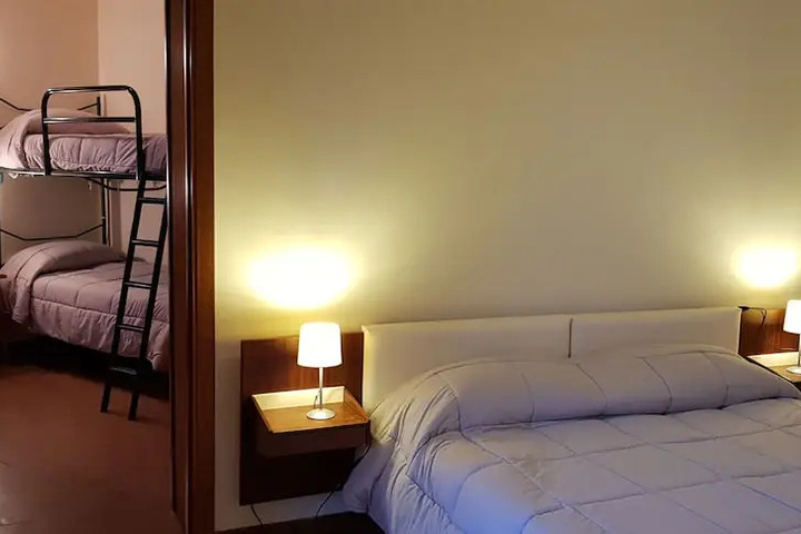 Room 5 of 25