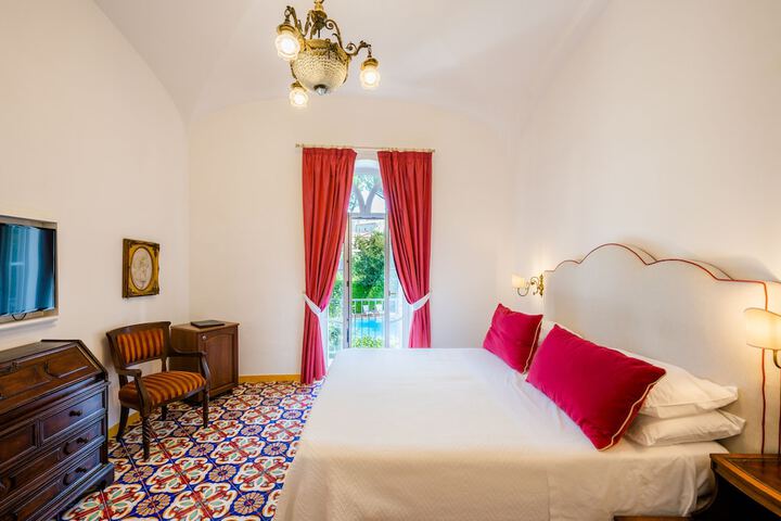 Room 10 of 87