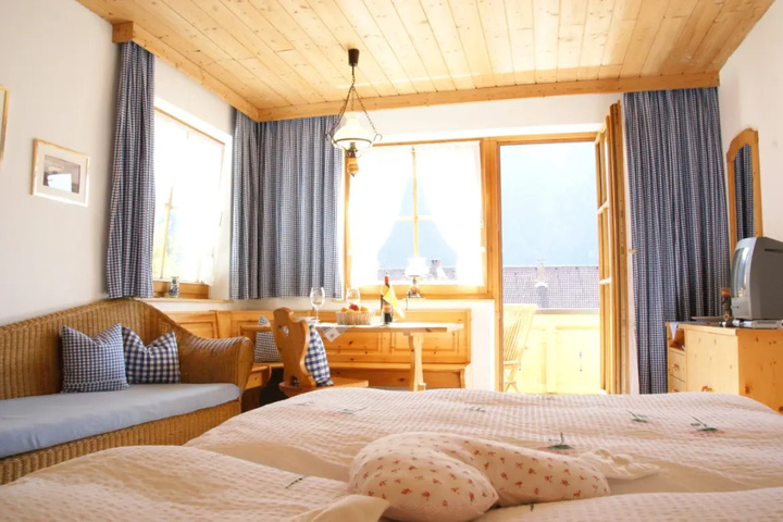 Room 2 of 9
