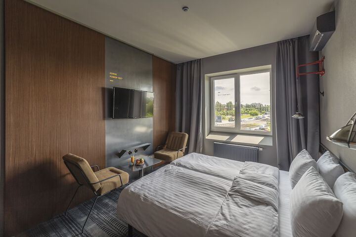 Room 5 of 32