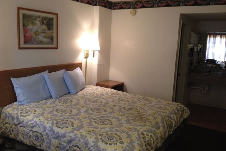 Room 9 of 20