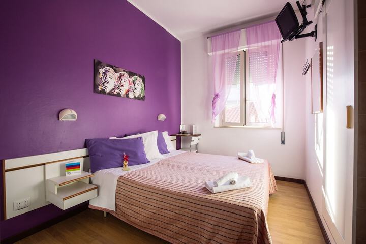 Room 8 of 43