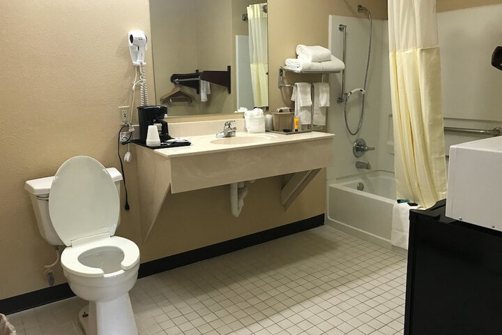 Room 4 of 12