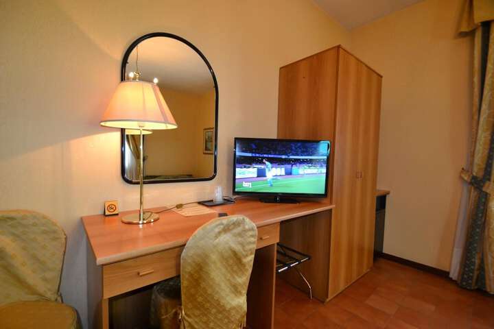 Room 15 of 26
