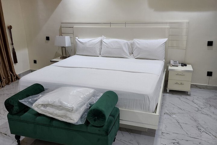 Room 8 of 18