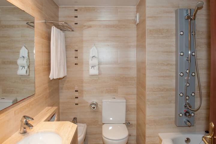 Room 16 of 36