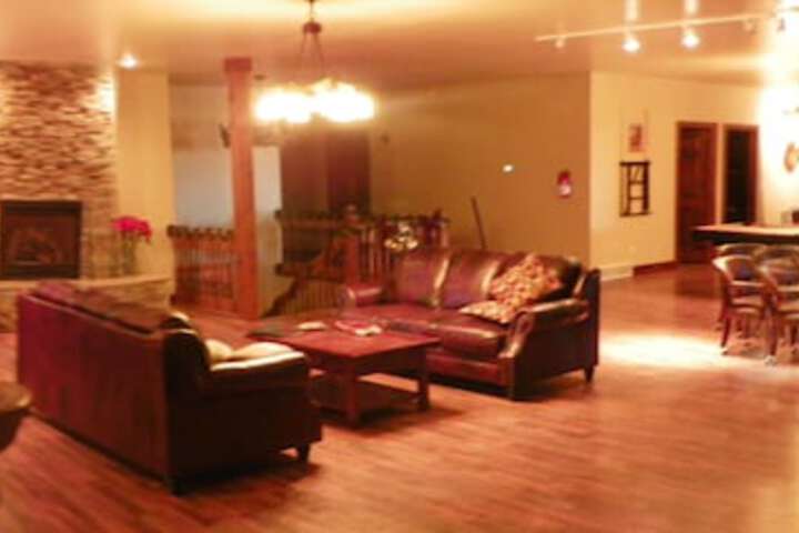 Business Center 14 of 18