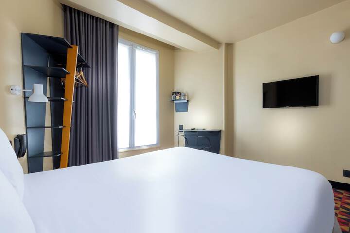 Room 6 of 52