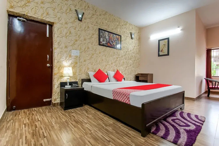 Room 5 of 12