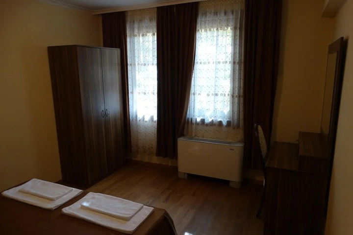 Room 6 of 17