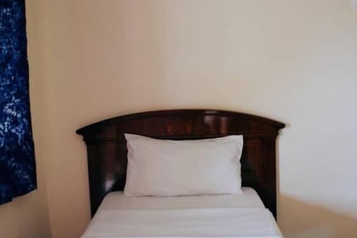 Room 8 of 14