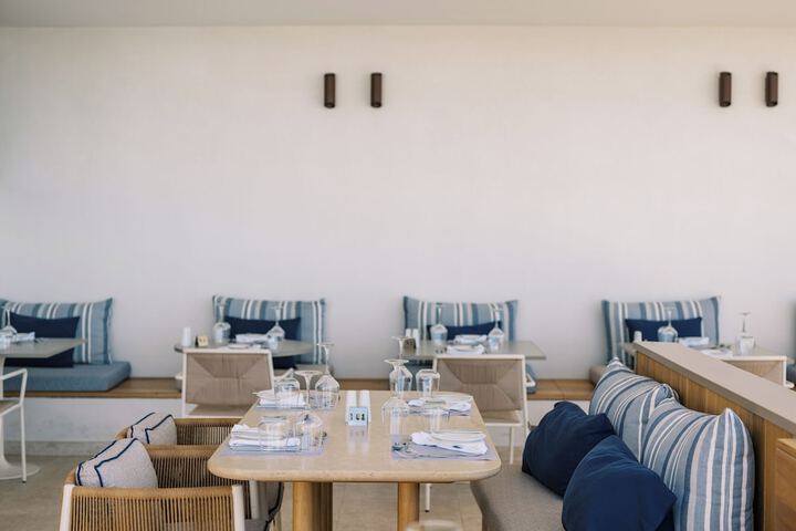 Dining 46 of 70