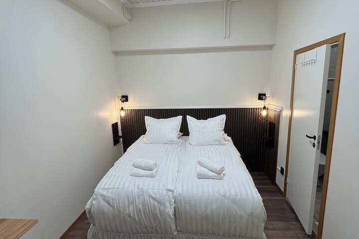Room 6 of 27