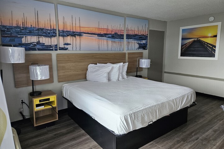 1 King Bed (16 of 31)
