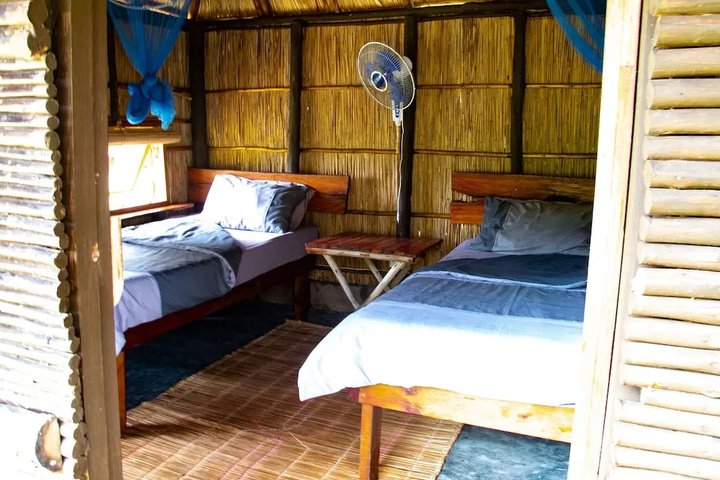 Room 4 of 10