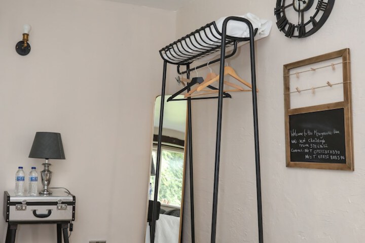Room 11 of 25