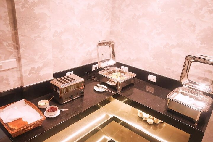 Dining 31 of 36