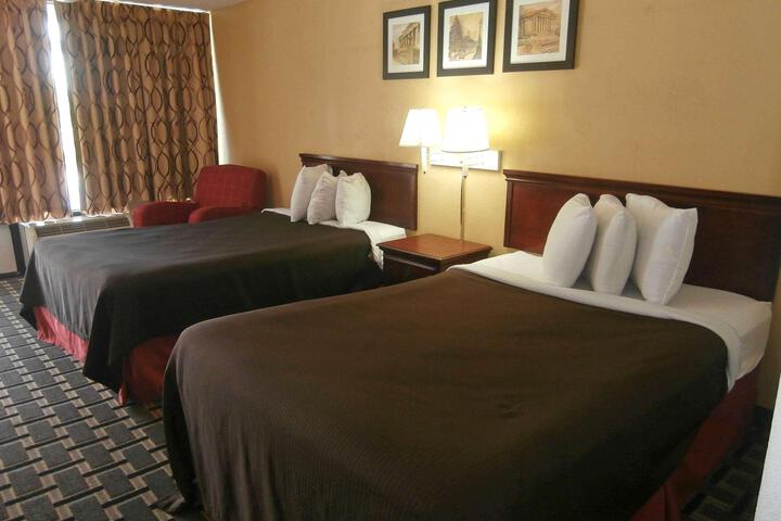 1 Double Bed Accessible (10 of 14)