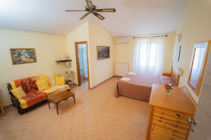 Room 6 of 65