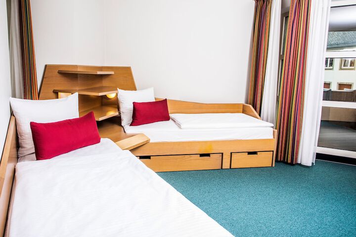 Room 16 of 31