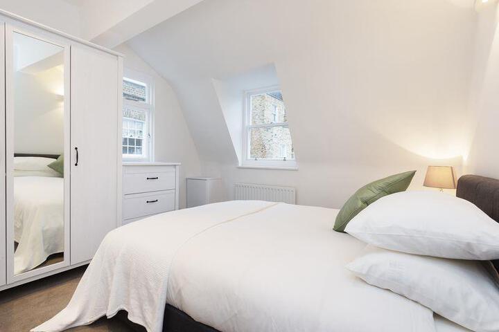 Veeve Light & Smart Open 1 Bed Charlwood Street Westminster