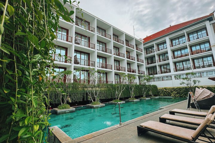 Hotel Pool