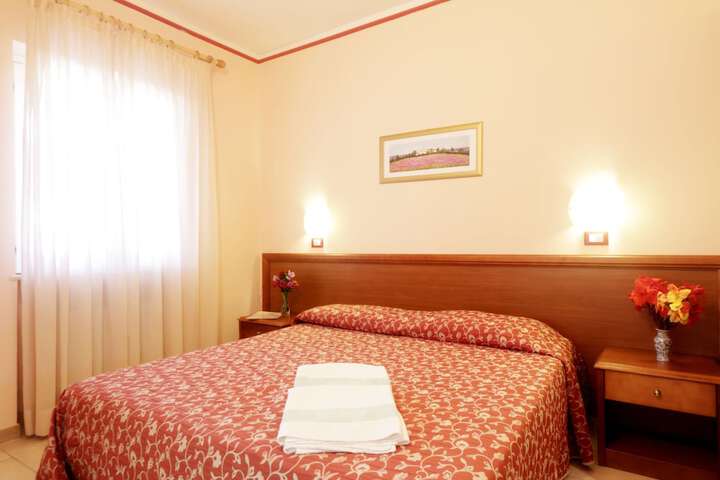 Room 2 of 32