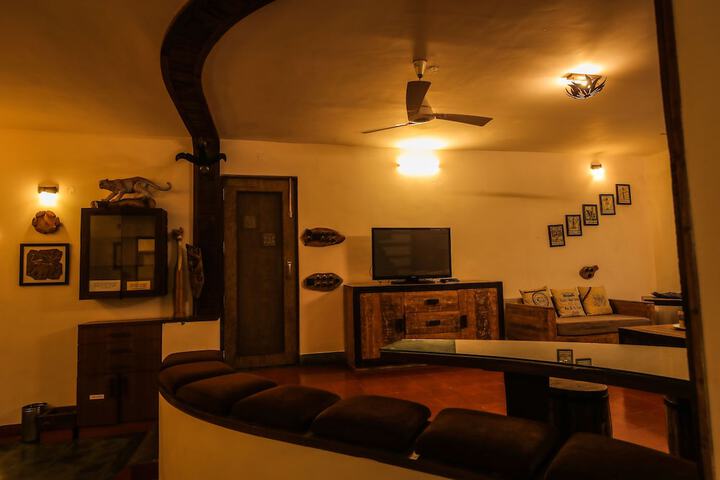 Room 52 of 143