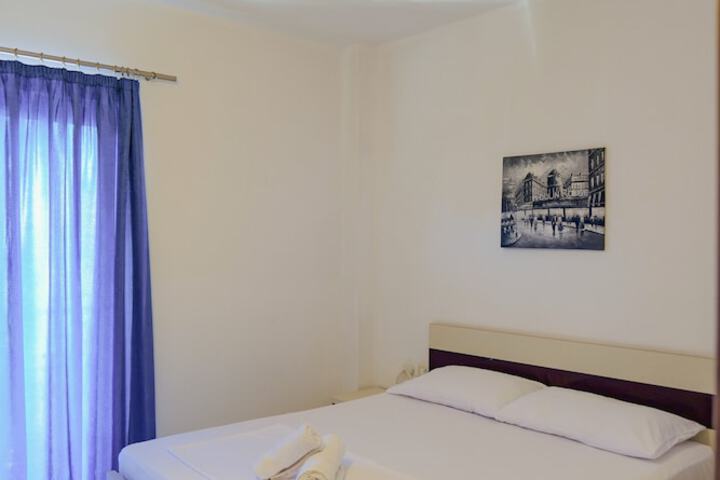 Room 42 of 111