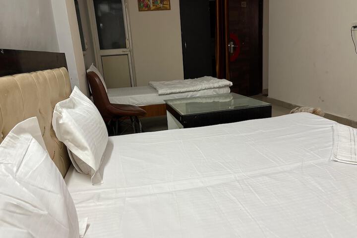 Room 4 of 11
