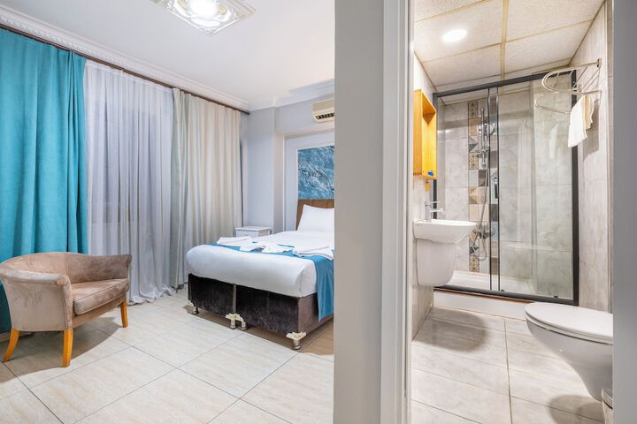 Room 9 of 28