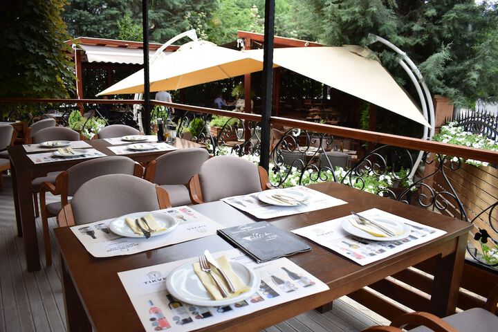 Dining 72 of 78