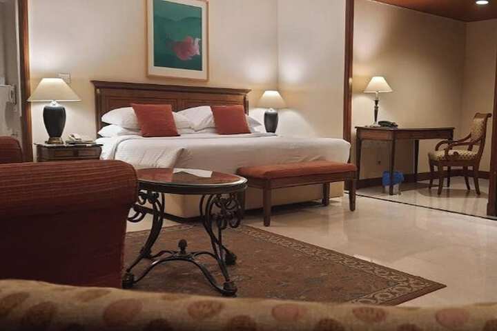 Room 44 of 75