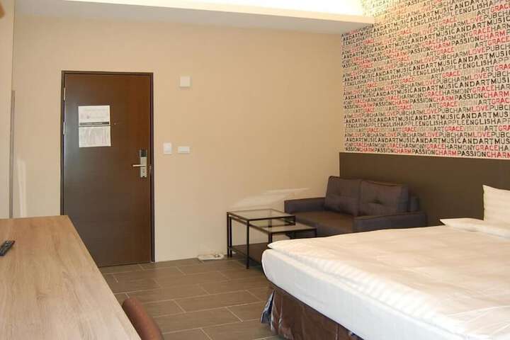 Room 18 of 74