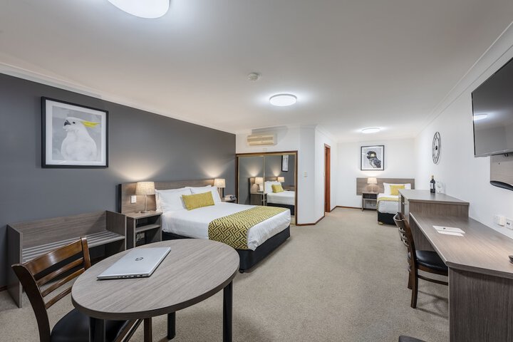 Room 18 of 74