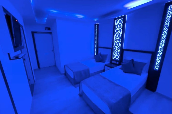 Room 8 of 27