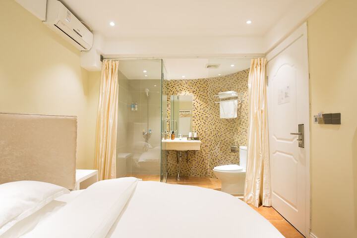 Room 21 of 33