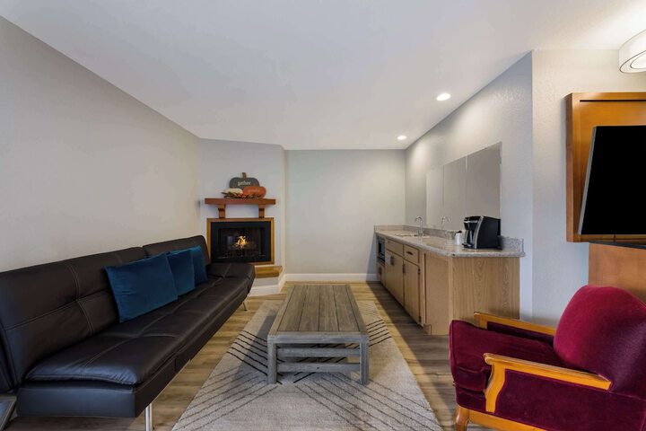 Room 52 of 65