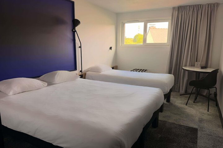 Room 33 of 125