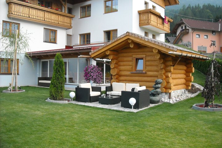 Hotel Exterior 36 of 43