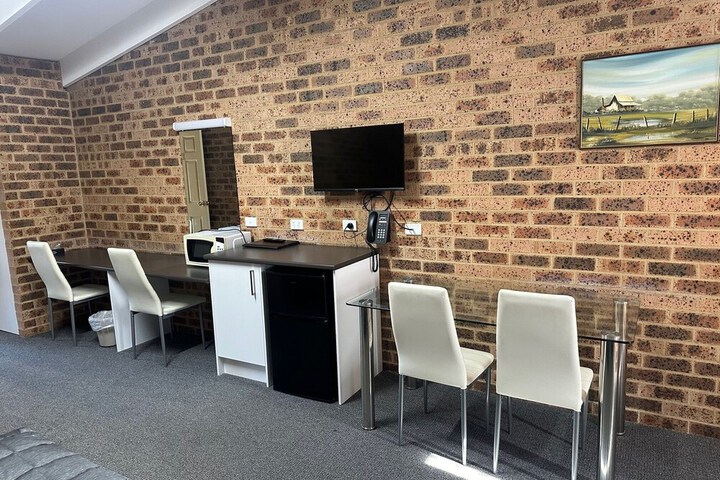 Room 9 of 32