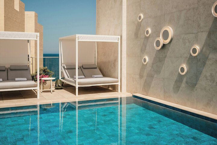 Pool 66 of 102