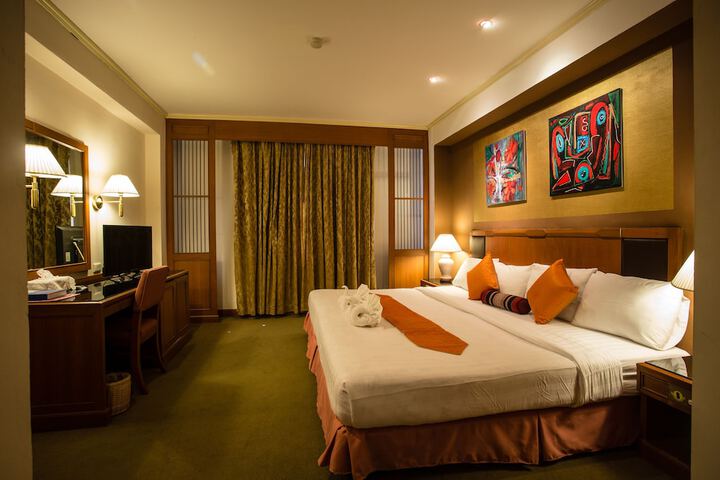 Room 18 of 110