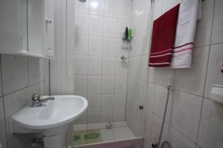 Room 4 of 27