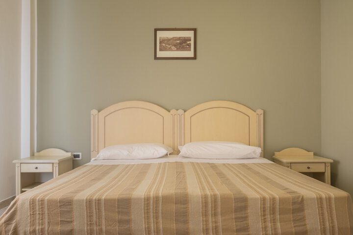 Room 25 of 59