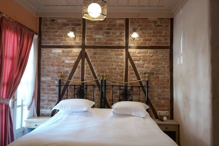 Room 65 of 446