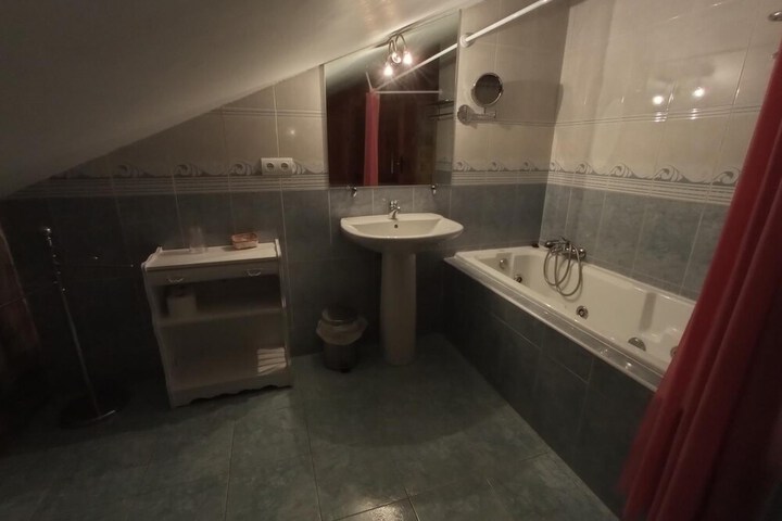 Room 50 of 63