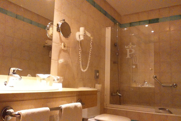 Room 13 of 47